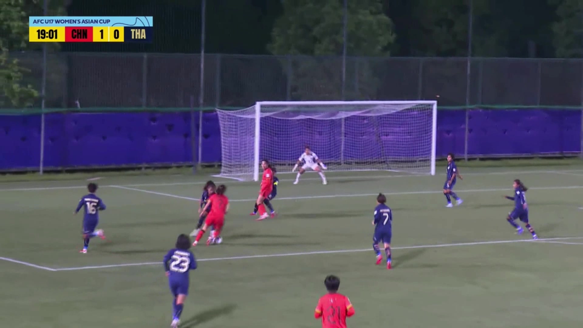 U17中國(guó)女足2-0領(lǐng)先！李啟嫻門(mén)前包抄破門(mén)